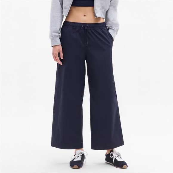 Athleta Midday Crop Pant NWT Medium Petite - Picture 2 of 10